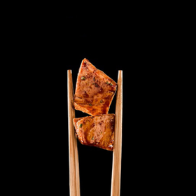 THIS - Isn't Chicken Plant-Based Soy & Garlic Pieces 190g